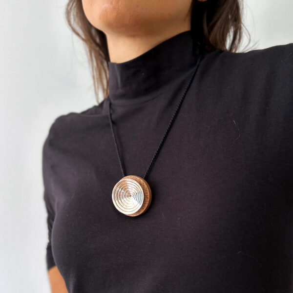 Collar Halo Lunar