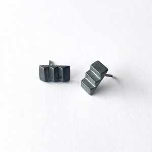 Aretes ESCALON negros