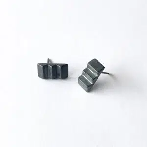 Aretes ESCALON negros