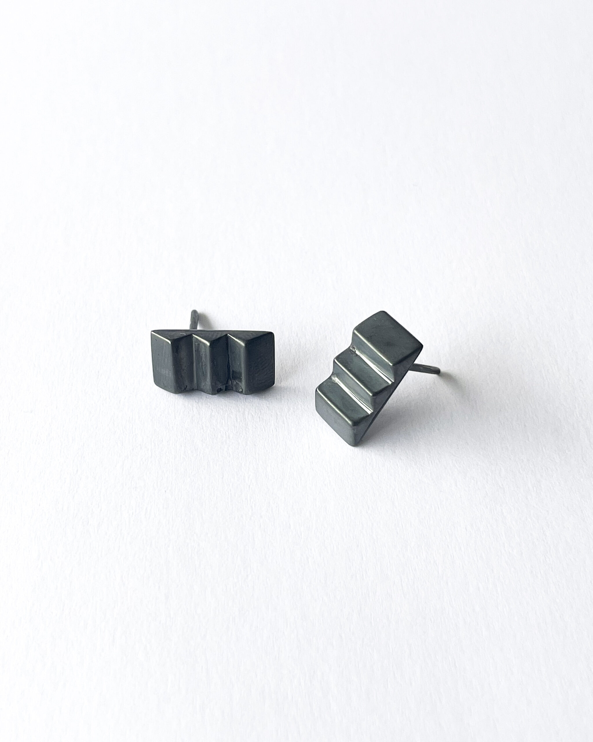 Aretes ESCALON negros